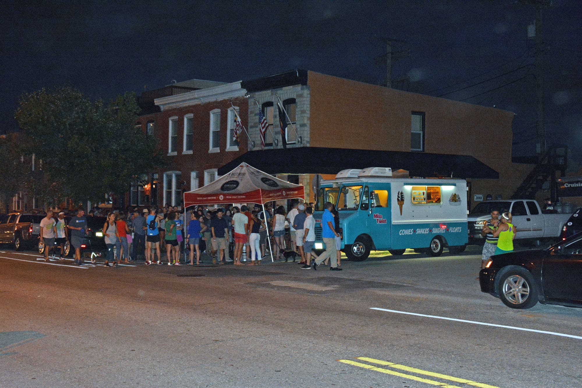 Food & drinks inside, food & drinks outside - thanks to food trucks and a craft beer bar!