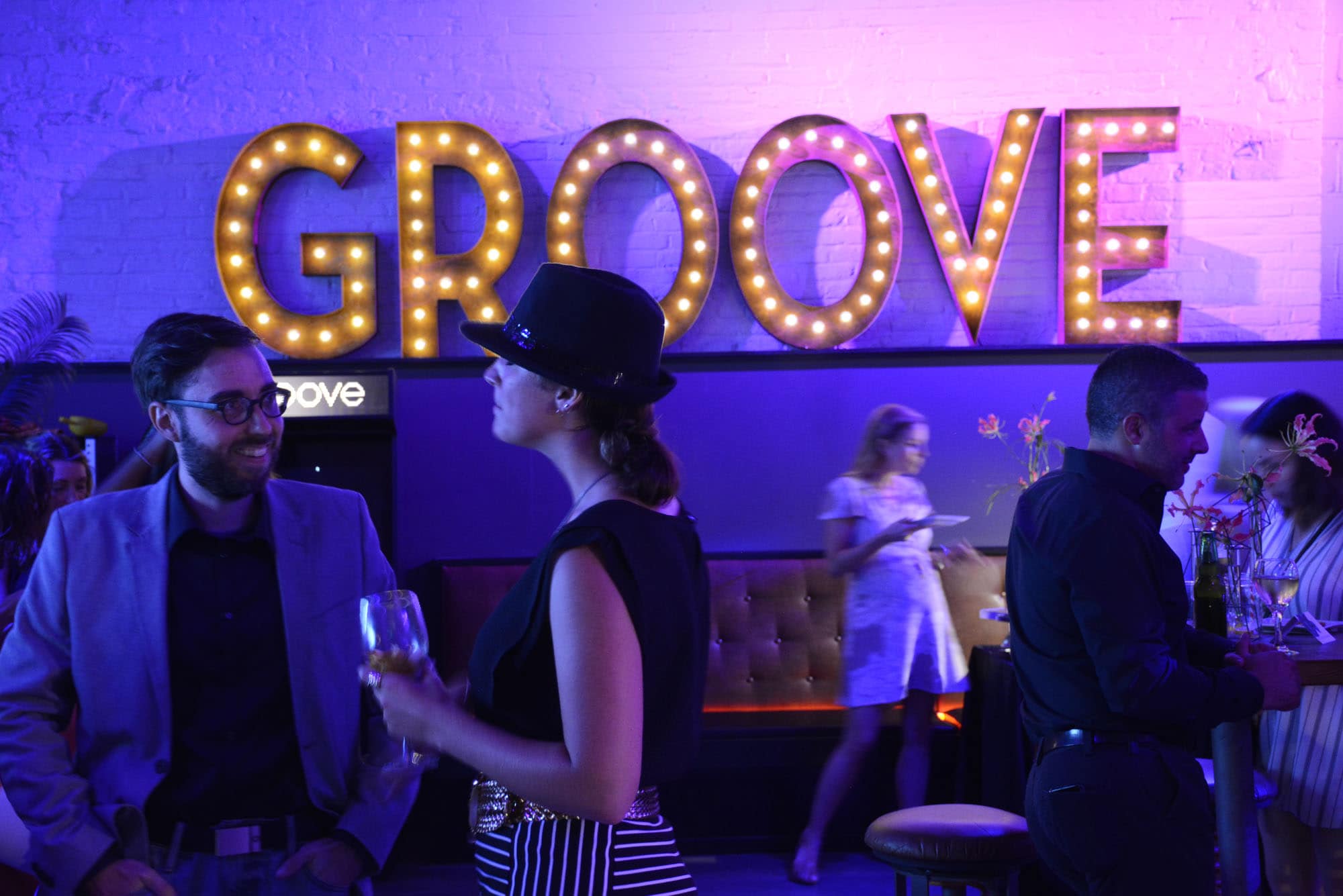 Schmoozin' in the Groove