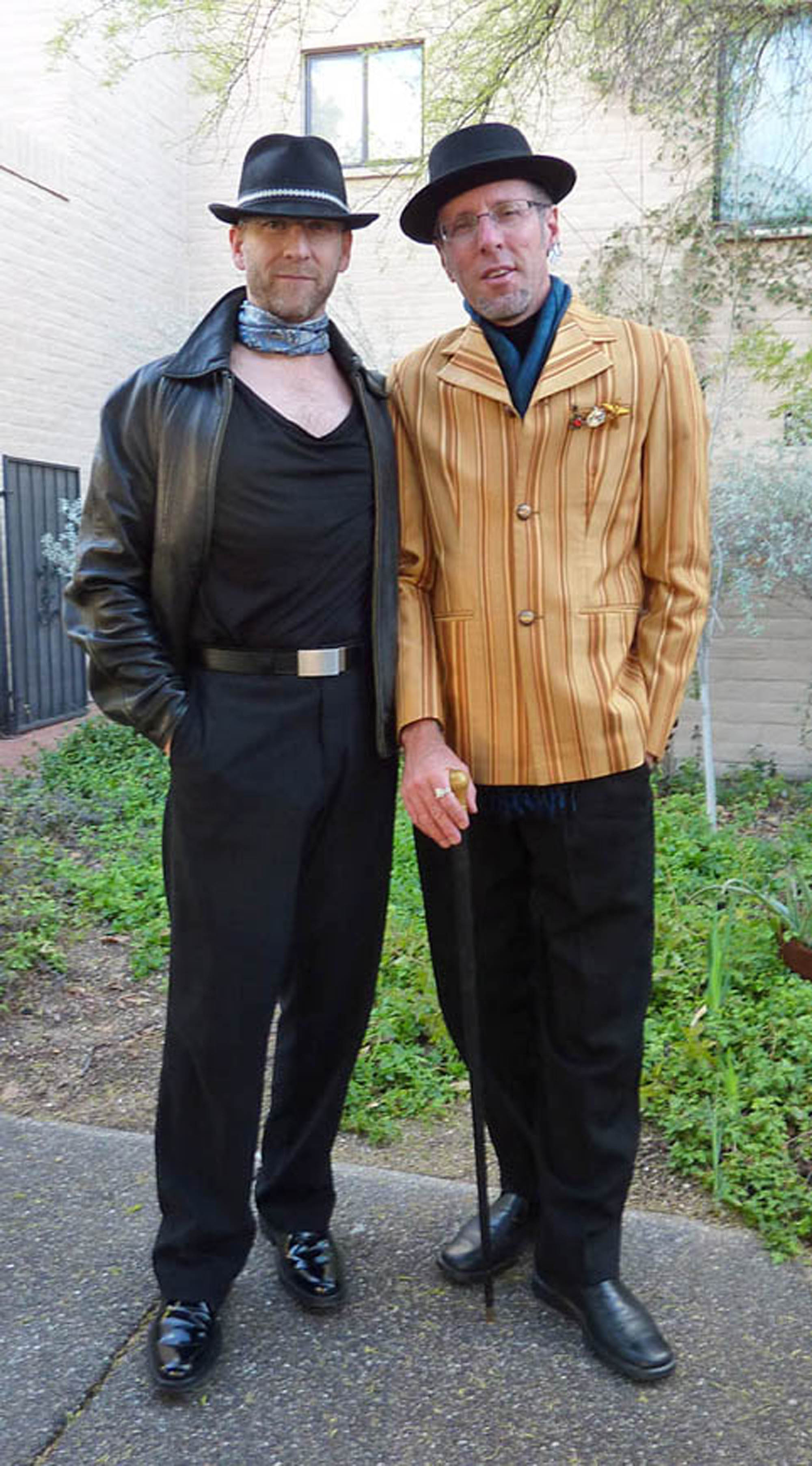 Not ones to let the ladies get all the attention, Tucson natives David Gilmore and Michael Baun were stepping out in dandy style. David is wearing a mustard-striped jacket he designed himself and had custom-made in Thailand – he says he gets a lot of clothes made there – and Michael is wearing a vintage-contemporary combo all in black. Both men are sporting cravats. The pork pie hat is one of Gilmore’s signatures, the walking stick a fashion fillip!