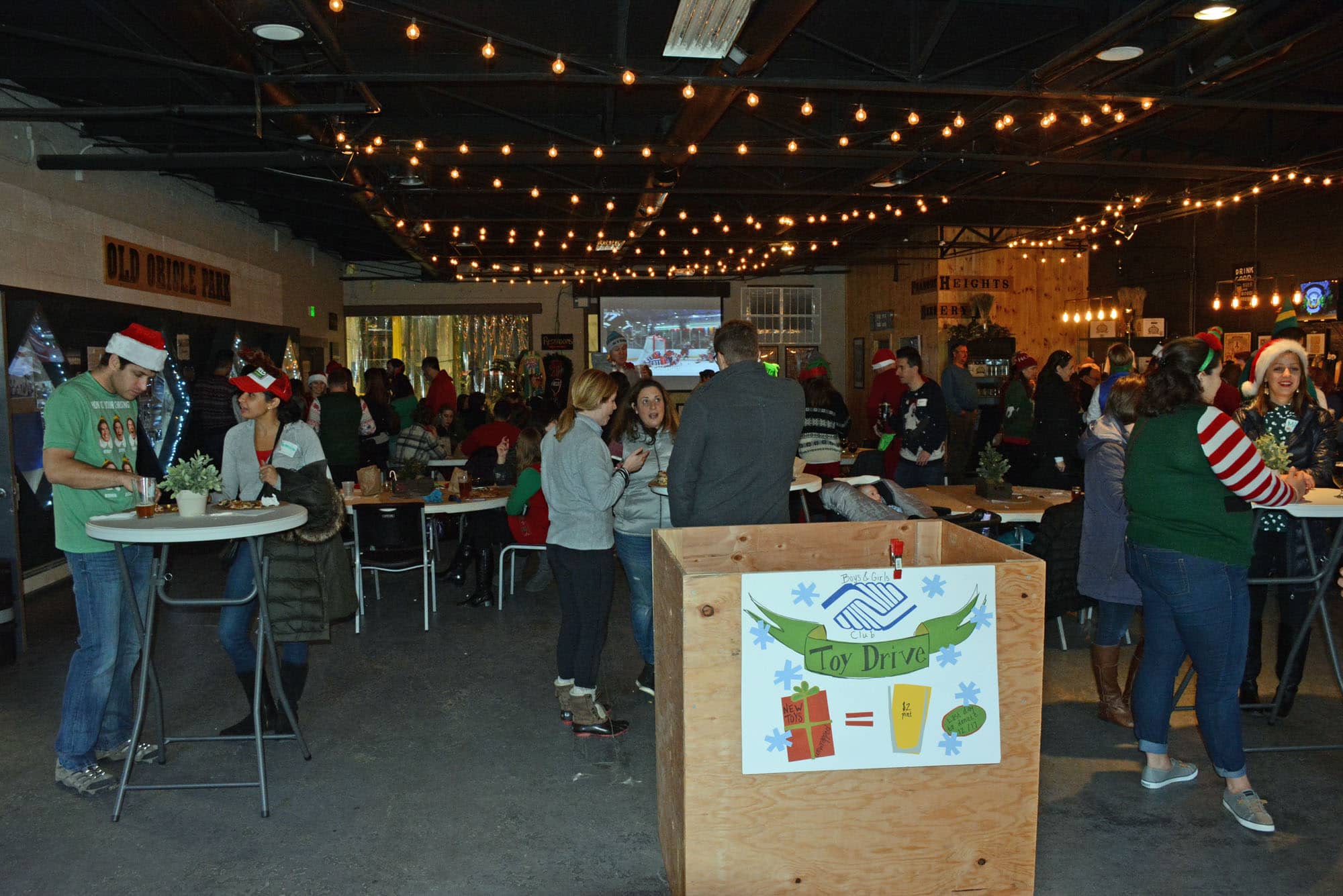 Work & Play, the Holiday Way (December 10, 2016) Volunteering Untapped celebrated the holidays with folks first volunteering at the Salvation Army or Walter P. Carter Elementary/Middle School, then socializing at the Peabody Heights Brewery.